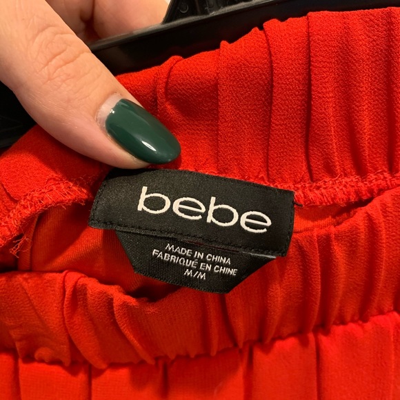 BEBE skirt. Pre-Owned - Picture 3 of 3